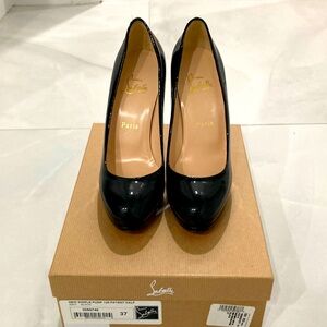 Simple black louboutin, size 37. Great condition!